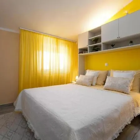 Sunshine Barbici Apartment *